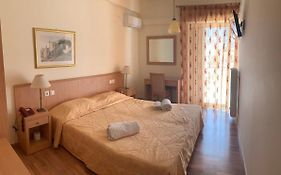 Saronis Hotel